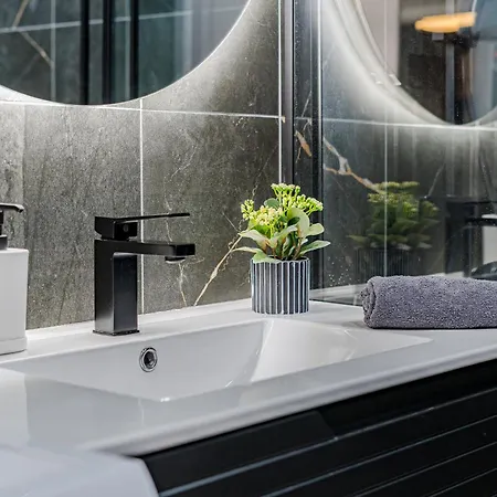 Trendy Work & Relax Seaside Apartment *